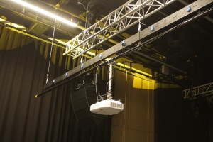 Veranstaltungstechniker-Schule mit Prodigy-P2-Seilwinde von ETC ausgestattet