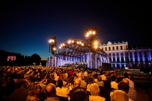 Jerry Appelt entscheidet sich für Elation und GLP beim Sommernachtskonzert der Wiener Philharmoniker