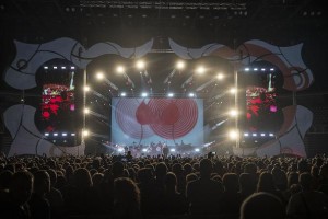 Parni Valjak lit by Robe MegaPointes