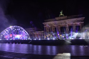 ZDF-Silvestershow am Brandenburger Tor mit wetterfesten Movinglights von Elation