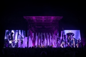 Kille Knobel chooses Elation fixtures for Pearl Jam’s “Dark Matter” tour