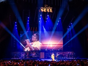 “Ladies of Soul” dazzles with Hippotizer-driven video