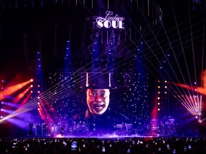 “Ladies of Soul” dazzles with Hippotizer-driven video