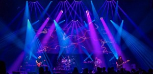 SolaHyBeams 1000 von High End Systems bei G3-Welttour im Einsatz